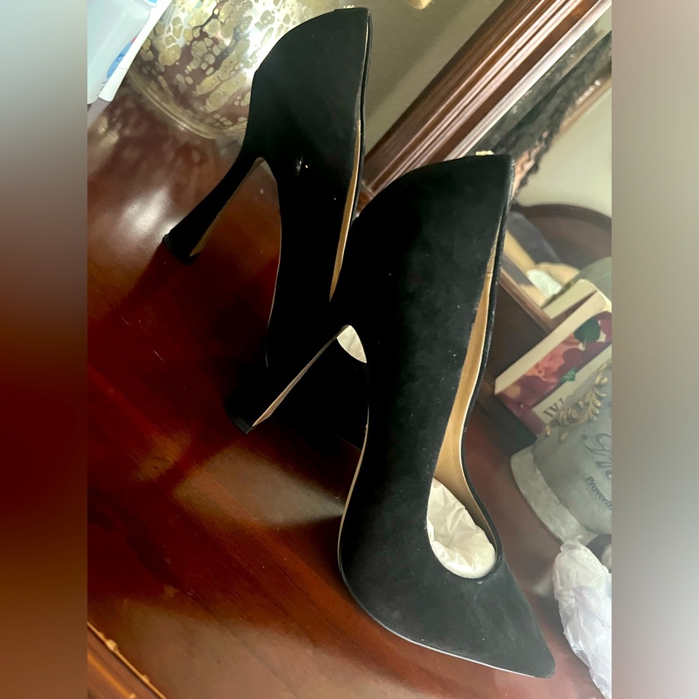 Black suede Sam Edelman heels
